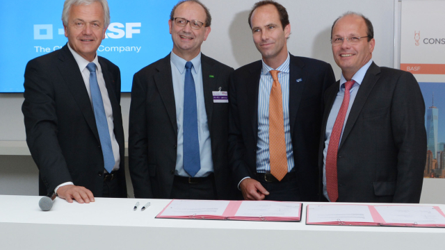 Signature du partenariat entre Bouygues Construction et BASF