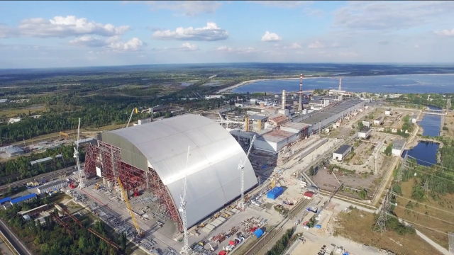 Poussage de l'arche de confinement de Tchernobyl