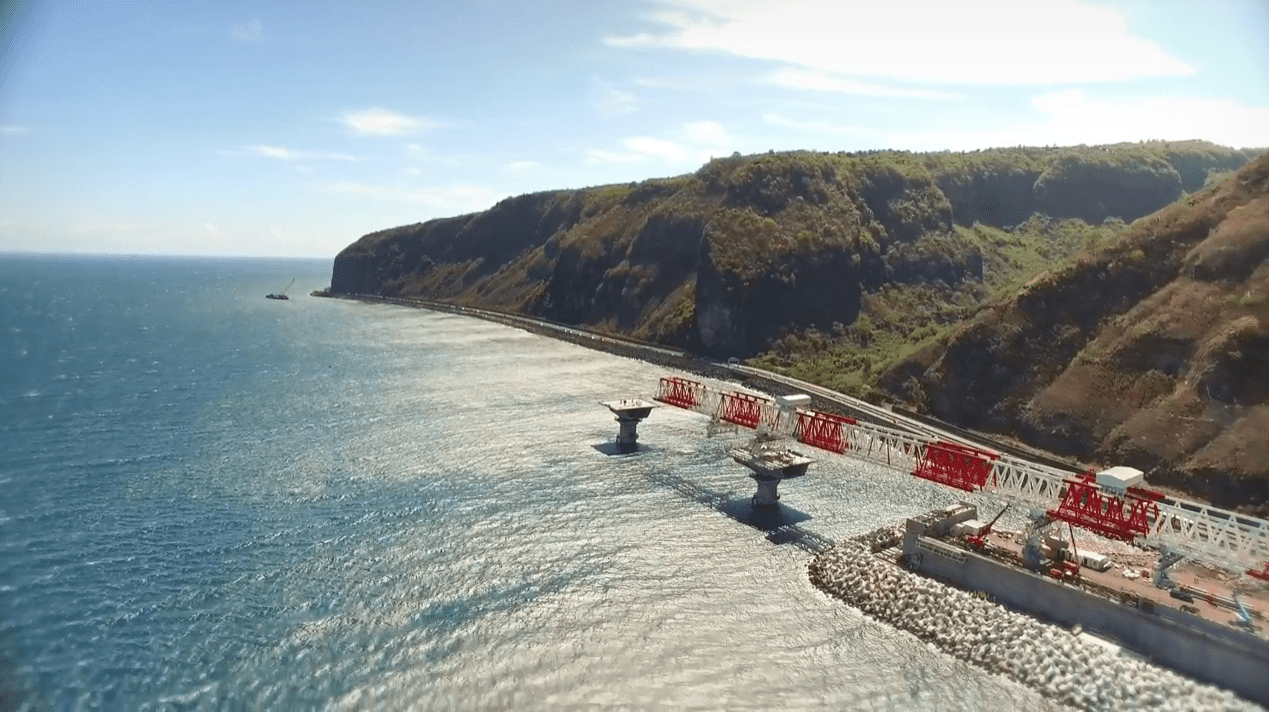 La Nouvelle Route du Littoral : Le plus long viaduc en mer de France