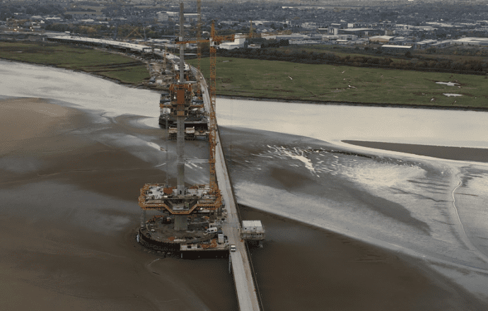Installation du premier Hauban du pont Mersey Gateway