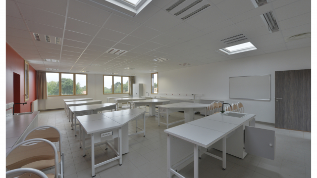 Modular High school in Clisson