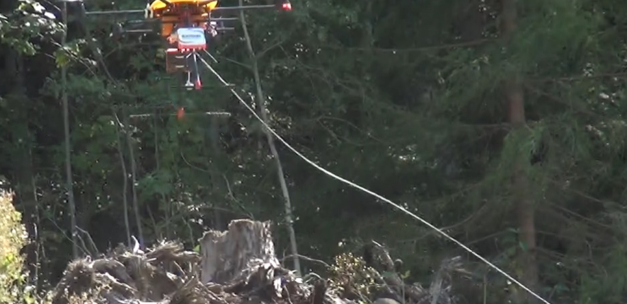 Drone for unrolling high-voltage cables - Chantier 2Loire Bouygues Construction #1