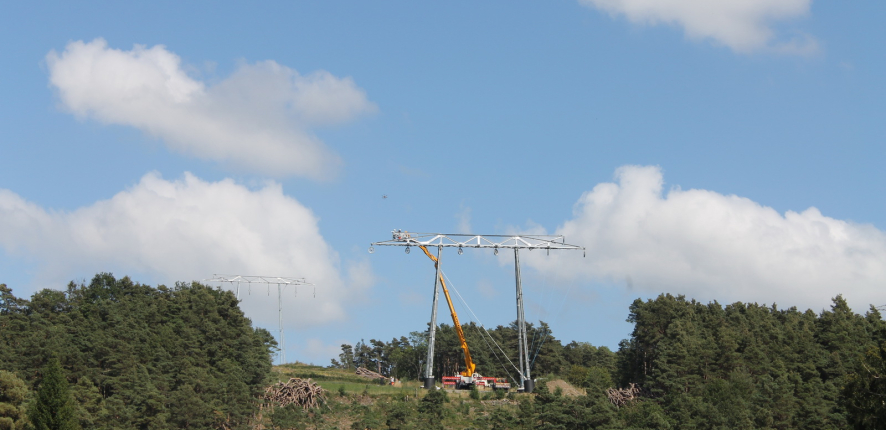 Drone for unrolling high-voltage cables - Chantier 2Loire Bouygues Construction #2