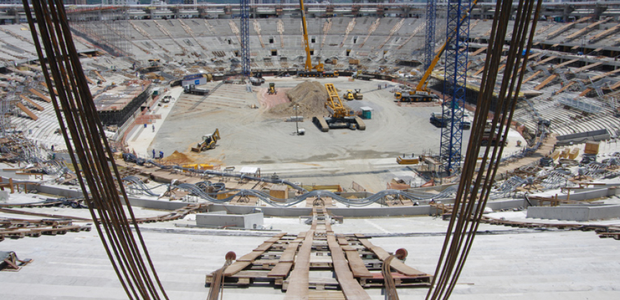 Heavy lifting of Maracanã stadium roof, Brazil