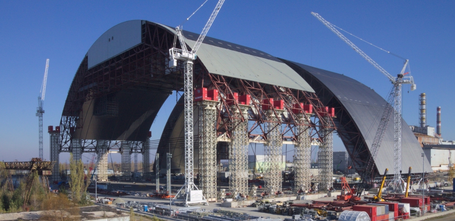 October 2014: Third and final lifting operation for the second half of the arch.